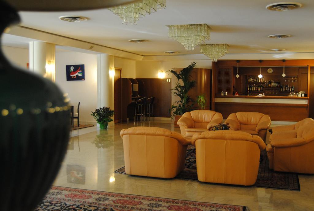 Hotel Bassetto Ferentino Exteriör bild