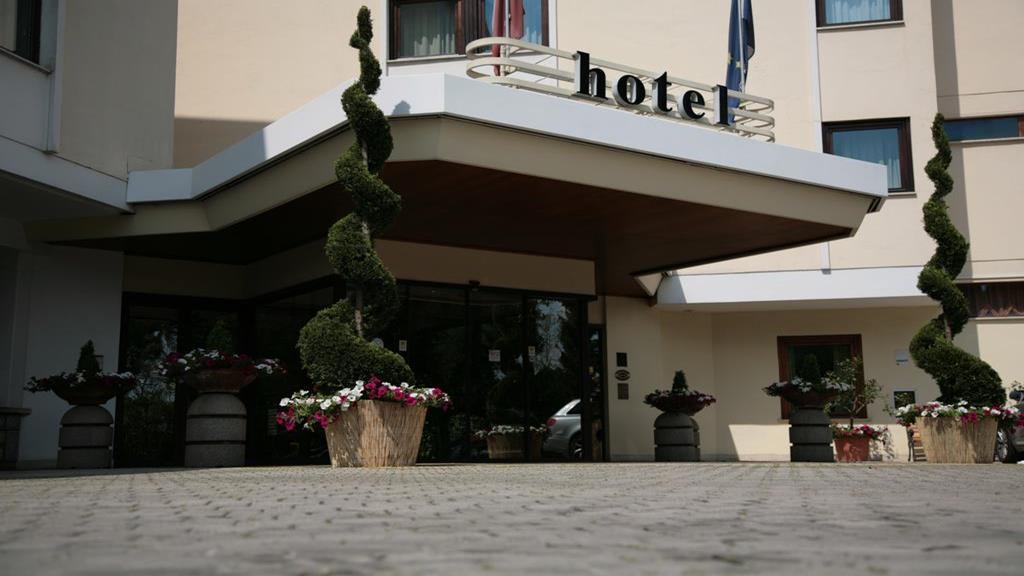Hotel Bassetto Ferentino Exteriör bild